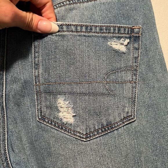 American Eagle Womens Light Wash Blue 5 Pocket Distressed Mom Jeans - Picture 6 of 9